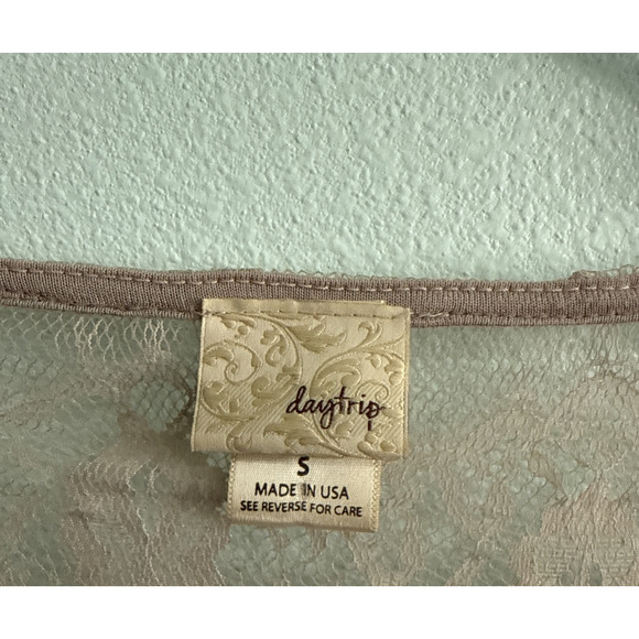 Daytrip Short Sleeve Boho sheer crocheted frayed lace trip blouse Womens Small - Picture 4 of 6